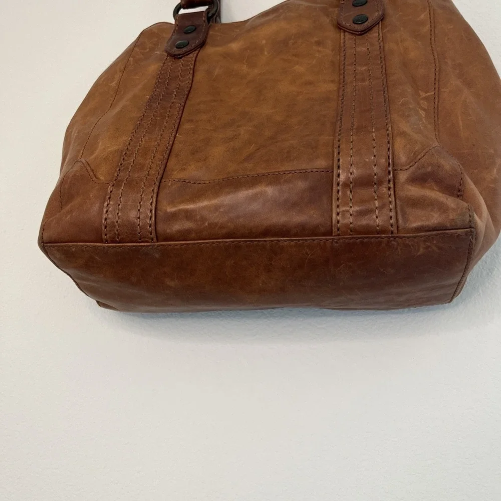 Frye Melissa Brown Cognac Leather Shoulder Bag  Distressed Boho Western New
